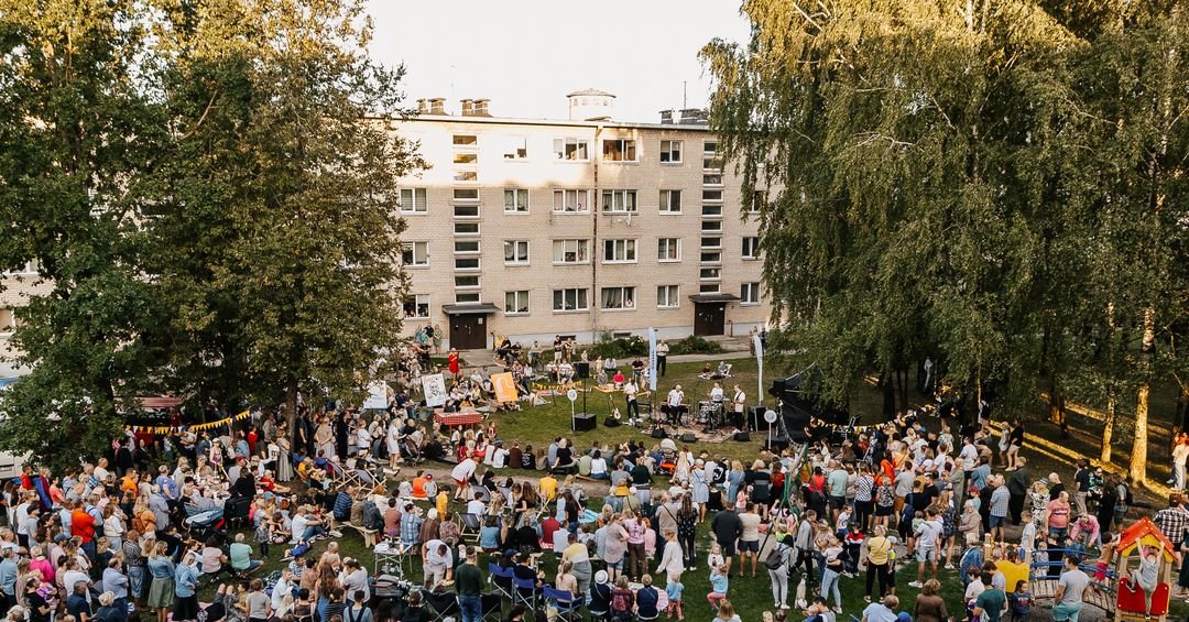 Kauno kiemuose vėl aidės įvairiaspalvė kultūra: festivalį „Kultūra į kiemus“ papildys ir pačių gyventojų iniciatyvos | Kauno menininkų namai